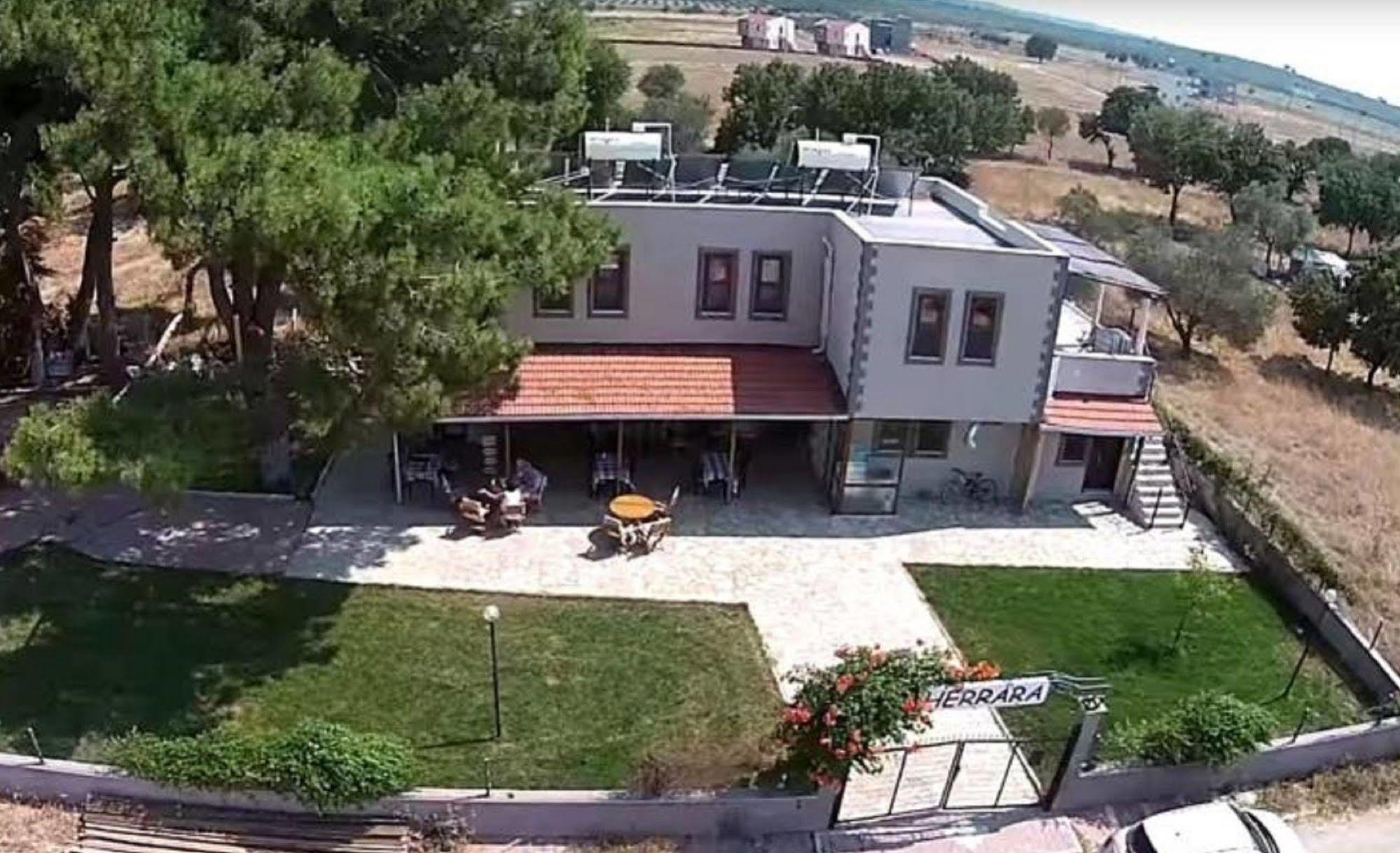 Geyikli Herrara Esterno foto